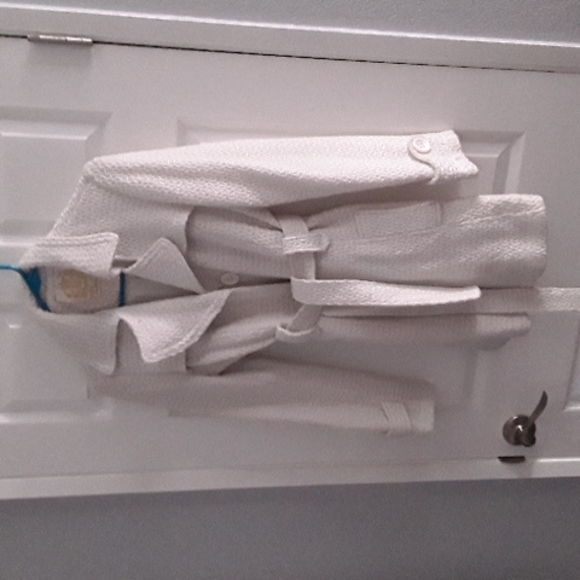 Host Pick!! Whoop! 🙌 🎉💃 Wet Seal white midi jacket. Size small. - Picture 2 of 7